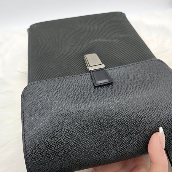 Louis Vuitton  Saratov Taiga PM Messenger Bag - Picture 8 of 17